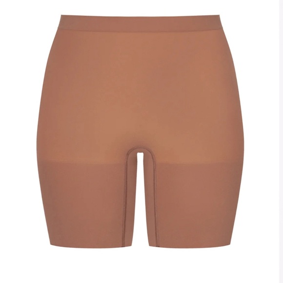 SPANX | Seamless Power Sculpting Mid-Thigh Short, in CAFE AU LAIT, Size S - Picture 8 of 10
